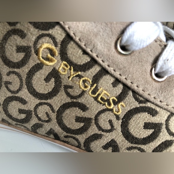Guess high top sneakers - size 9 - Picture 4 of 5